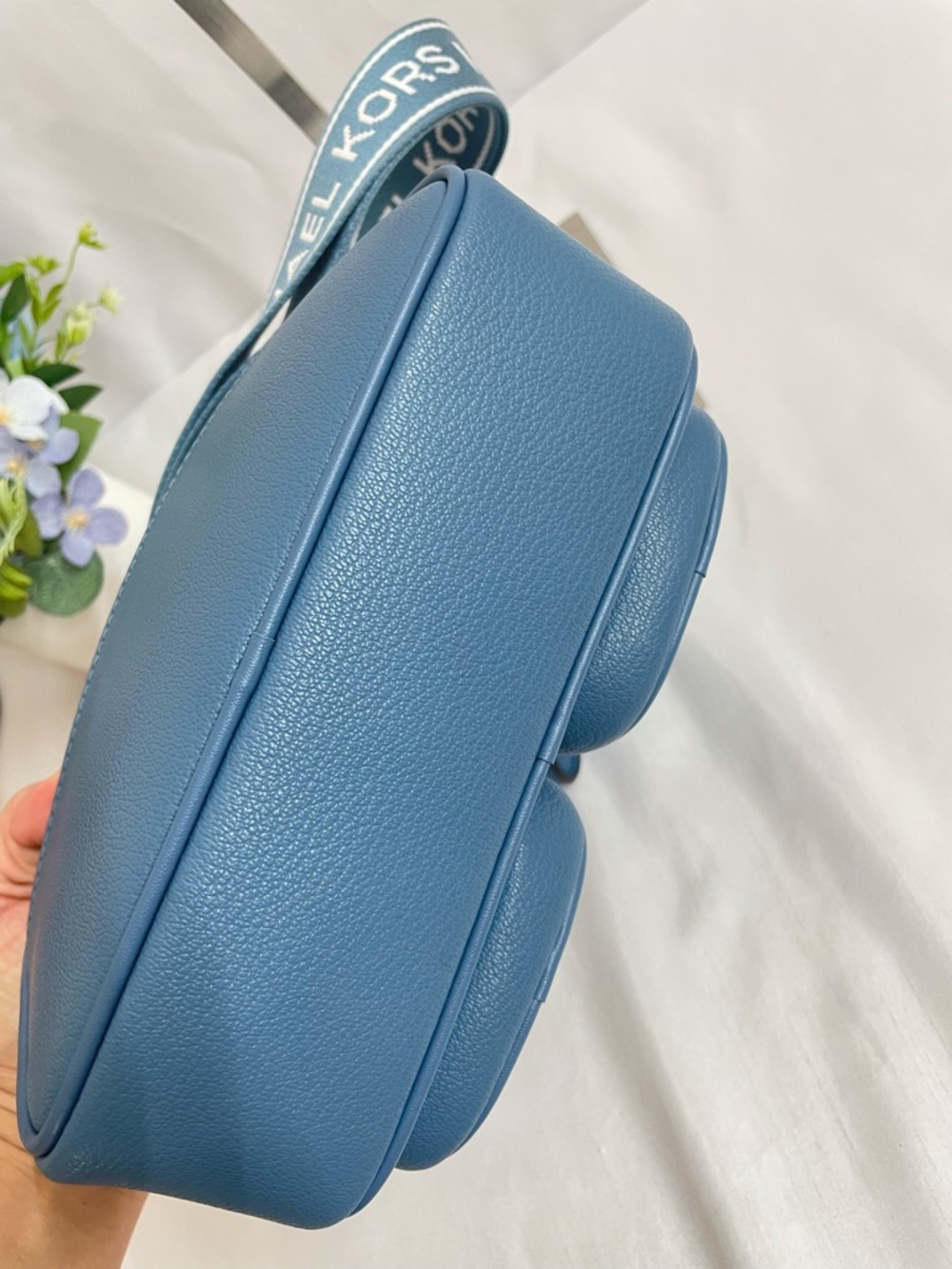 MICHAEL KORS JET SET LEATHER MEDIUM CROSSBODY WITH CASE FOR APPLE AIRPODS PRO - Picture 13 of 13